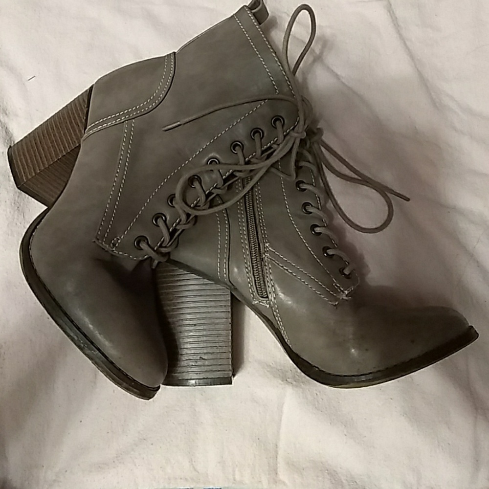Candies Taupe Ankle Boot Size 9 Front Tie Side Zip - Picture 2 of 5